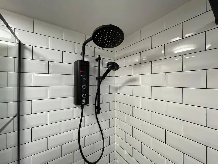 Ultra Modern Studio Apartment, In Central אקסטר
