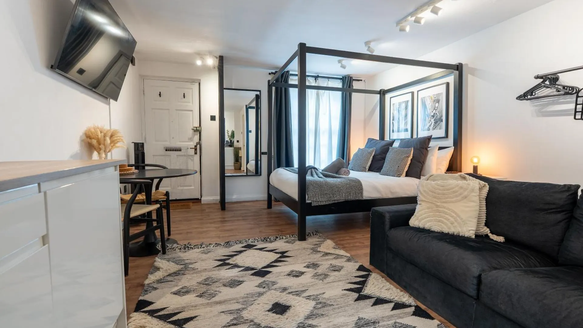 דירה Ultra Modern Studio Apartment, In Central אקסטר בריטניה