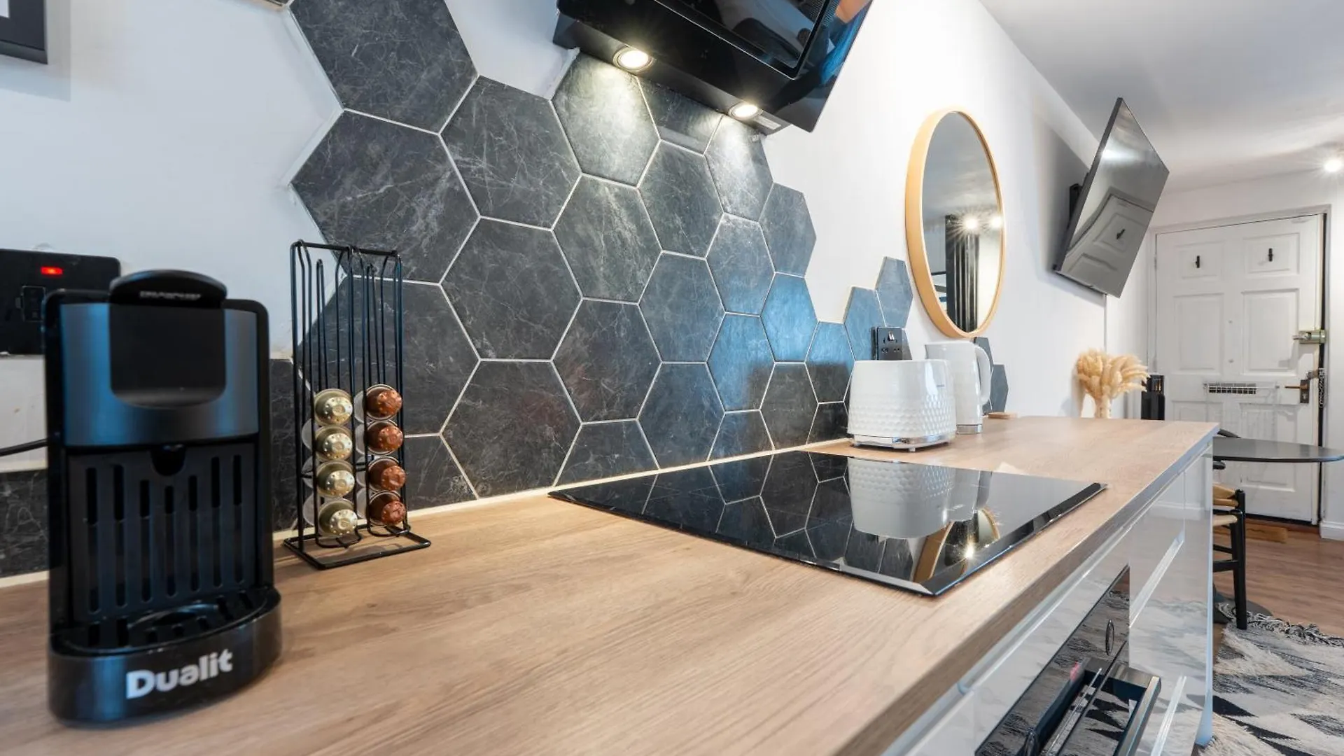 Apartment Ultra Modern Studio Apartment, In Central Exeter United Kingdom