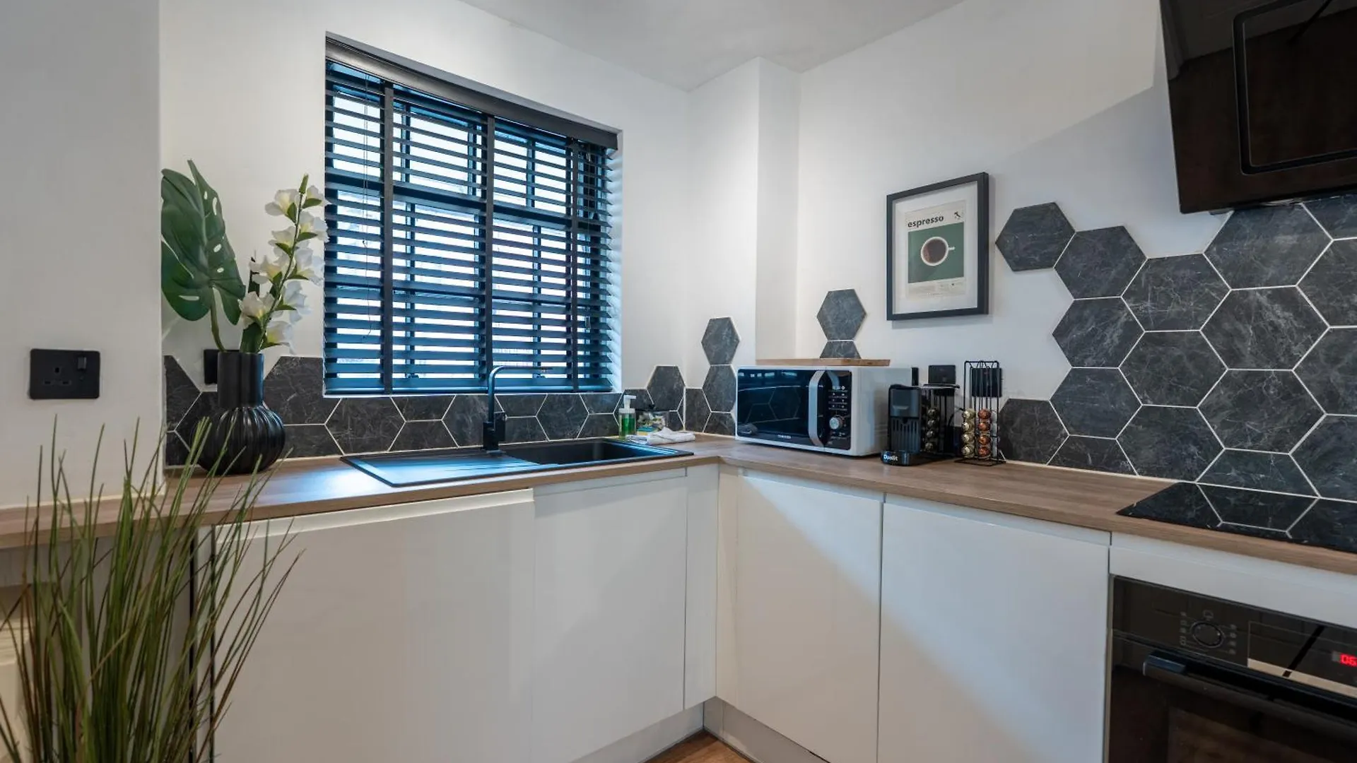 Ultra Modern Studio Apartment, In Central Exeter 0*,